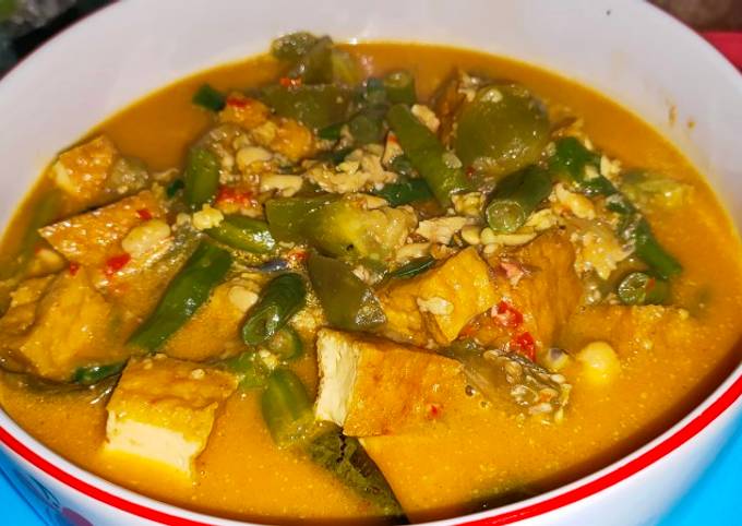 Sayur lodeh bumbu tempe semangit, kesukaan anak ma suami..😋