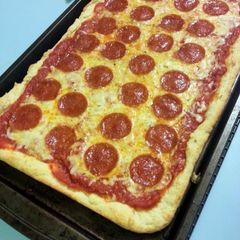 skye's parmesan & garlic thin crust pizza A picture of skye's parmesan & garlic thin crust pizza.