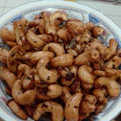 A picture of Kacang mede gurih manis.