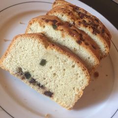 A picture of Raisin milk chocolate chips cake.