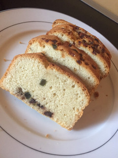 A picture of Raisin milk chocolate chips cake.