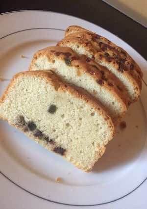 A picture of Raisin milk chocolate chips cake.