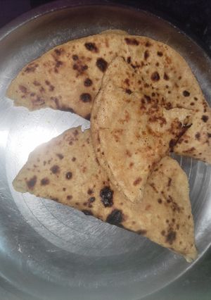 आलू का पराठा (Aloo ka paratha recipe in hindi) रेसिपी मुख्य फोटो