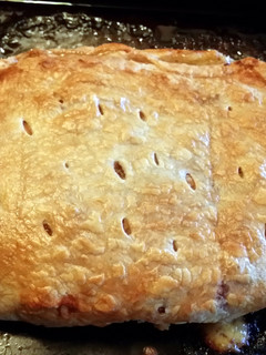 A picture of Ham and cheese puff pastry.