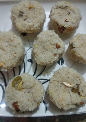 A picture of Coconut laddu.