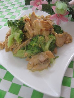 A picture of Sautéed Salmon and Broccoli Salad.