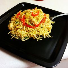 A picture of Chicken Hakka Noodles.