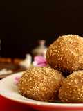 Step By Step Authentic Gujarati Churma Ladoo Recipe