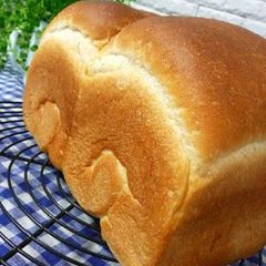 A picture of Our Family's Favourite Bread with Crispy Crusts.