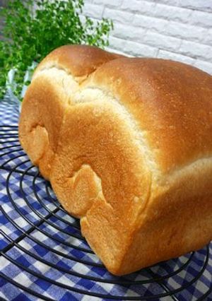 A picture of Our Family's Favourite Bread with Crispy Crusts.
