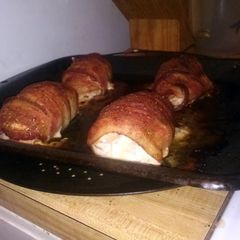 A picture of Da des chicken n pig.