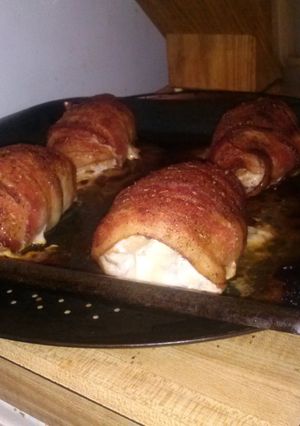 A picture of Da des chicken n pig.