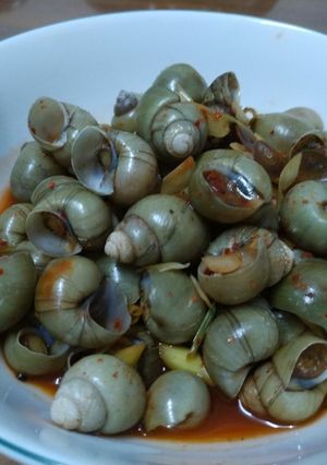 Hình của món Ốc gạo luộc sả cay.