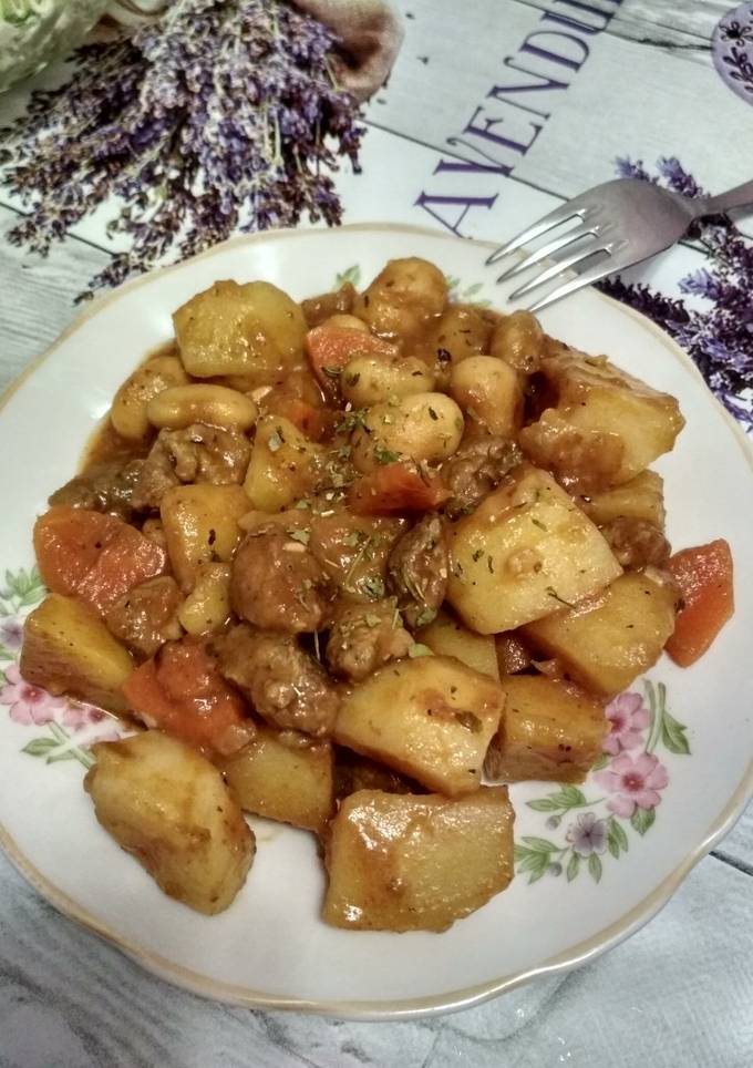 Тушкована картопля з квасолею ❤️