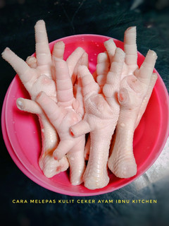 Foto resep Cara Melepas Kulit Ceker Ayam