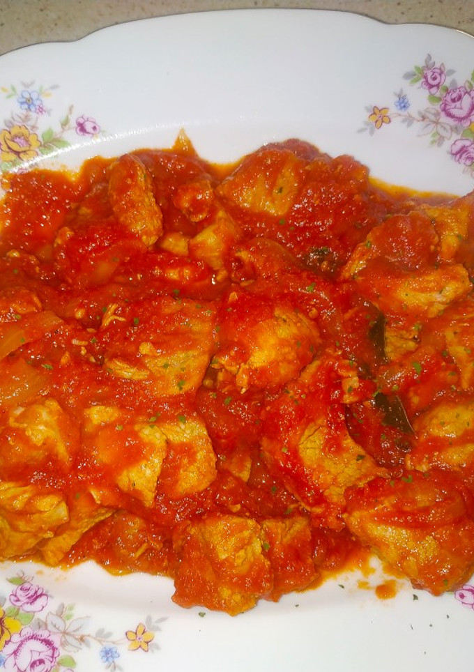 Una foto de Magro con tomate