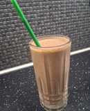 Smoothie με σπανάκι raspberries αμύγδαλα ψημένα και μπανάνα
