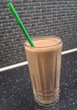 Φωτογραφία της συνταγής Smoothie με σπανάκι raspberries αμύγδαλα ψημένα και μπανάνα