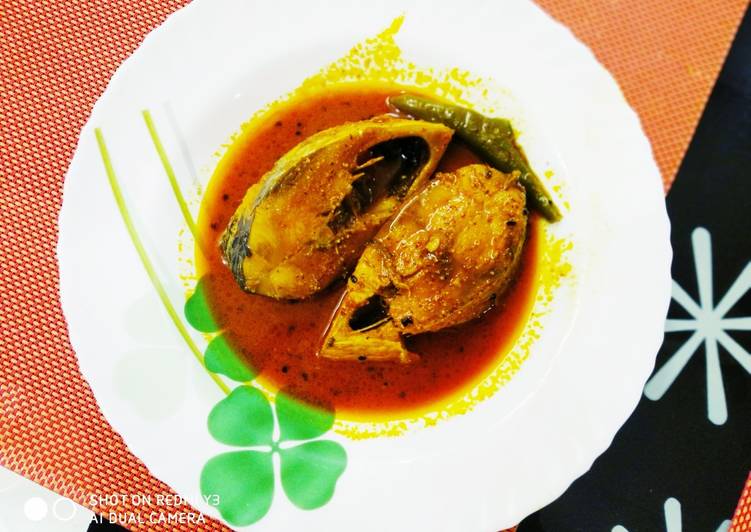 Ilish maccher tel jhal Hilsa fish curry