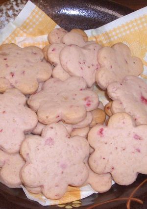 A picture of Dairy-Free Strawberry Cookies.