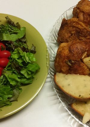 A picture of Simple Salad with chicken and garlic toast.