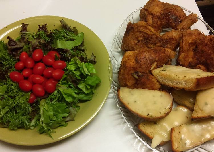 Simple Salad with chicken and garlic toast