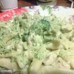 A picture of Chicken & Broccoli Penne.