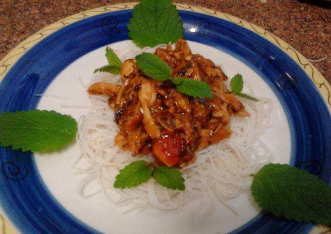 Steps to Prepare Ultimate Ladybirds Chicken Stir Fry with Vermicelli Noodles