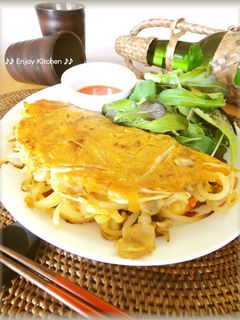 A picture of Vietnamese Okonomiyaki - Bánh Xèo.