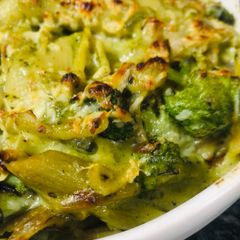 A picture of Creamy Pesto pasta baked with broccoli.