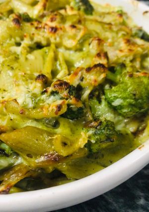 A picture of Creamy Pesto pasta baked with broccoli.