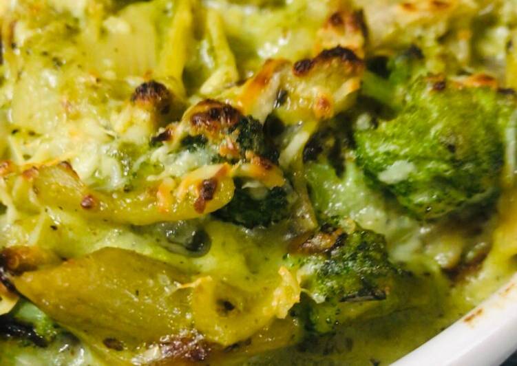 Recipe of Super Quick Homemade Creamy Pesto pasta baked with broccoli