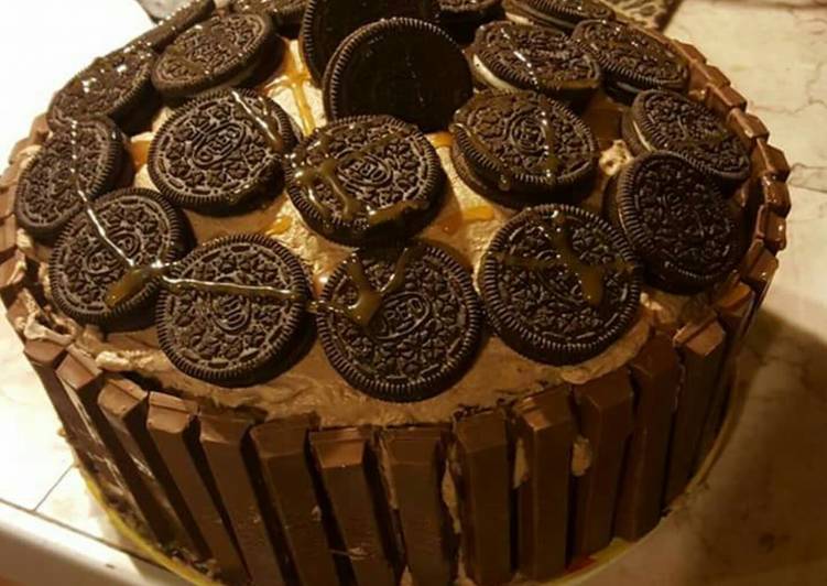 Simple Way to Prepare Homemade Oreo kit Kat chocolate cake