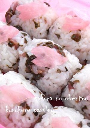 A picture of Cute Cherry Blossom Rice-Ball Barrels for Hanami Bento.