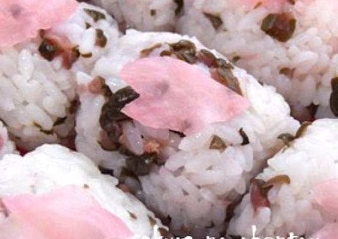 Cute Cherry Blossom Rice-Ball Barrels for Hanami Bento