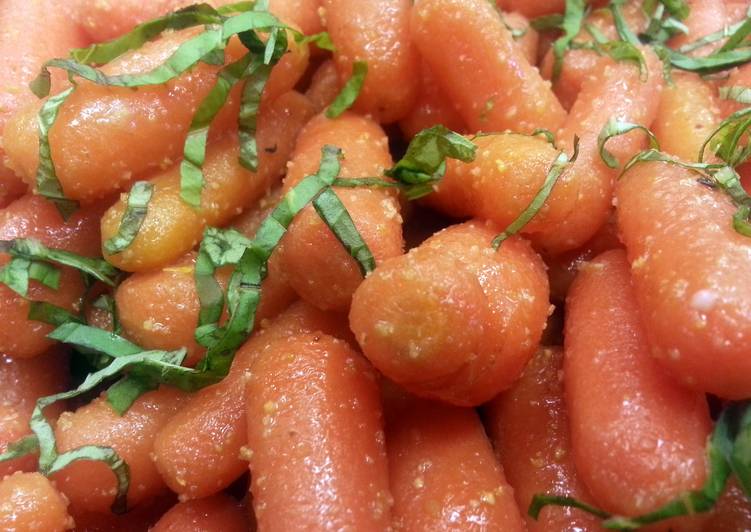 Steps to Prepare Homemade Easy Glazed Carrots w/ Basil &amp; Orange