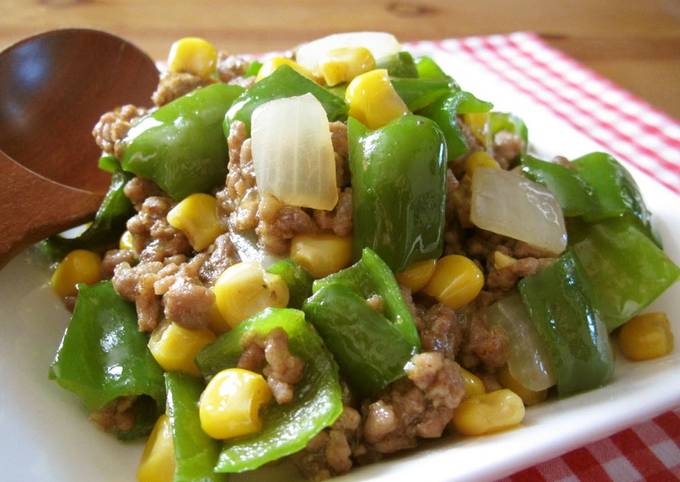 Recipe of Super Quick Homemade Green Pepper and Corn Curry Stir-Fry