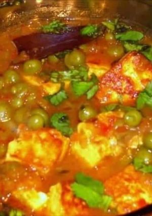 A picture of Matar paneer.