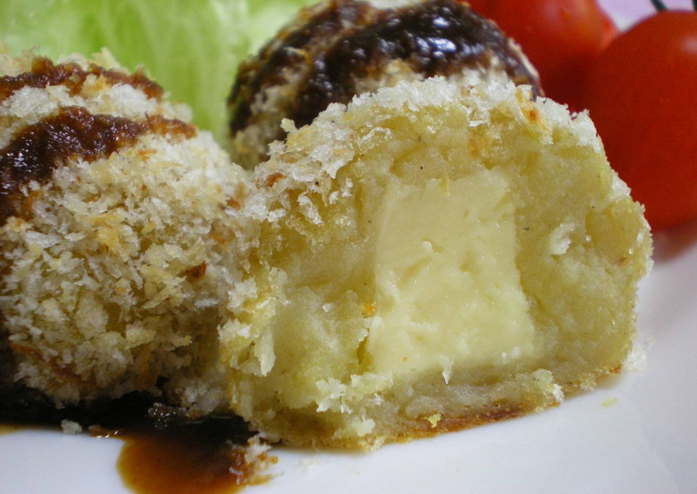 Baked potato croquettes with cheese and butter