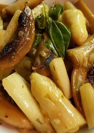 白酒奶油炒白蘆筍 的食譜成品照片
