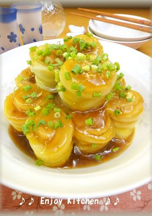 A picture of Easy Microwave-Steamed Pork and Chinese Cabbage Wraps.