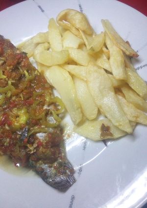 A picture of Fish sauce wit chip.