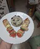 Pinchos morunos con arroz pilaf