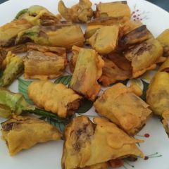 Mirchi pakoda A picture of Mirchi pakoda.