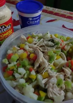 Una foto de Ensalada de pollo (4 Ingredientes)