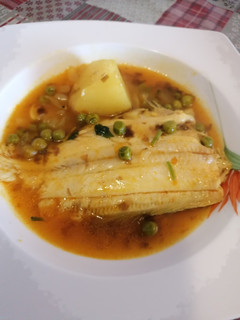 Una foto de 197. Cazuela de lenguado con guisantes y patatas