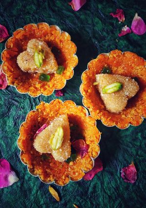 मथुरा का पेड़े (Mathura ke pede recipe in hindi) रेसिपी मुख्य फोटो