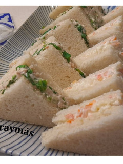 Una foto de Mini sándwiches variados