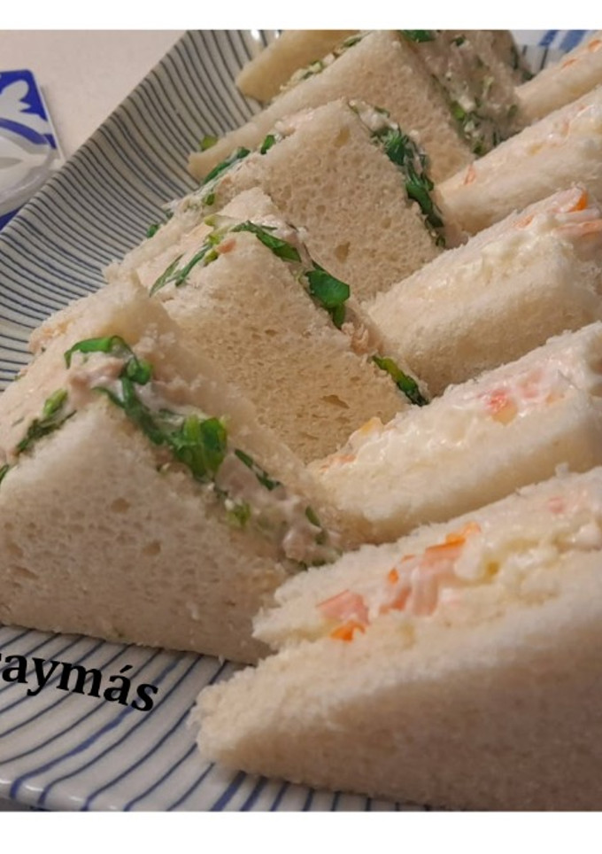 Una foto de Mini sándwiches variados