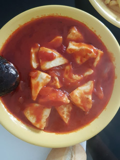 Una foto de Queso con tomate